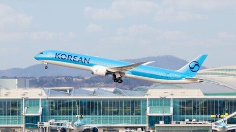 ‘화장실로 착각’ 안 통한다…대한항공 “승객 비상구 조작 무관용”