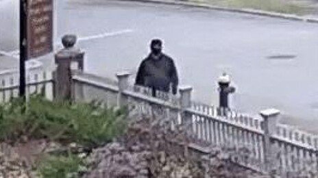 ‘11명 사상’ 美브라운대 총격범 오리무중…FBI, CCTV 영상 공개