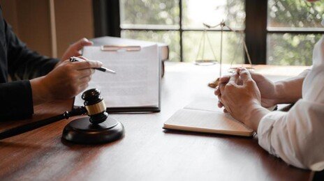 합의한 척…직원 신분증 사본으로 ‘처벌불원서’ 작성한 사장