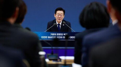 李대통령 “생중계 업무보고, 넷플릭스보다 재밌다는 설 있더라”