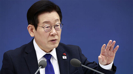 李대통령 “속된 말로 대머리, 요즘은 생존 문제…탈모약 지원 검토하라”