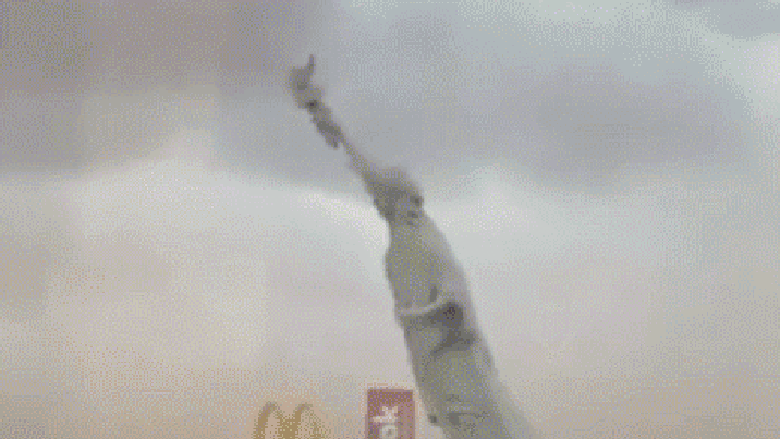 시속 90km 강풍에 속수무책…브라질 자유의 여신상 ‘꽈당’