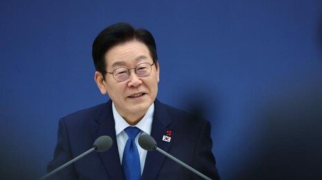 李대통령 “업무보고 후 뒤에서 딴 이야기…국민 무서워해야”