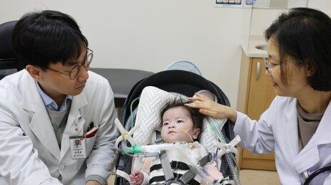 심장이 몸 밖에 나온채 태어난 서린이, 기적의 퇴원…국내 첫 생존