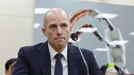 쿠팡 미국인 대표, 김범석 어딨냐 묻자 “Happy to be here” 딴소리