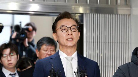 경찰 출석 전재수 “통일교 금품 안받아”… 내주 추가조사 검토