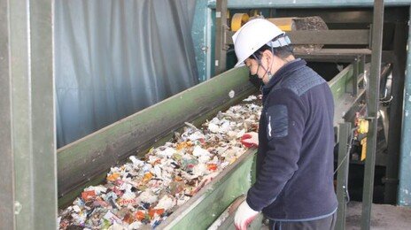 고성군, 폐기물속 재활용품 종류별로 걸러내 쓰레기 30% 줄인다