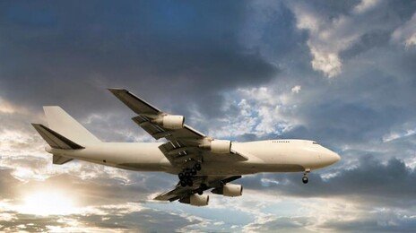 비상착륙 위해 100톤 항공유 방출…지역 주민들 반발