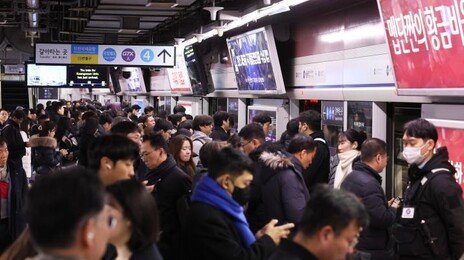 ‘적자 허덕’ 서울 지하철, 성형·게임 광고 규제 푼다