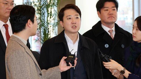 조사 마친 이준석 “성실히 증언…피의자 신분 이해 안 돼”