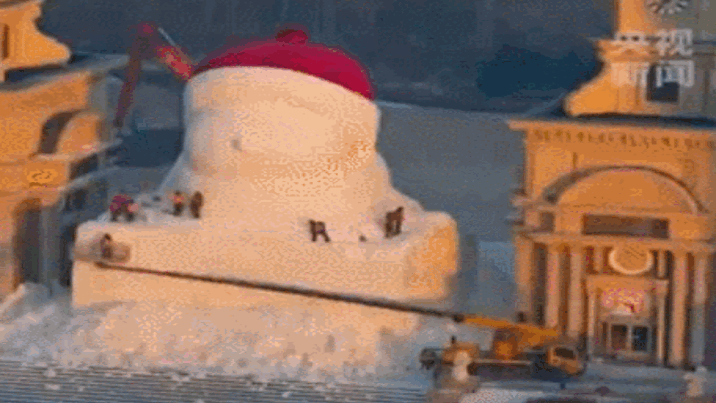 하얼빈에 등장한 대형 눈사람…6층 건물 높이