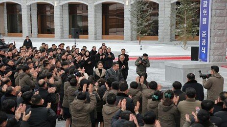 북한, 삼지연시 호텔 5곳 건설…김정은 “관광 문화 확립·산업 활성화”