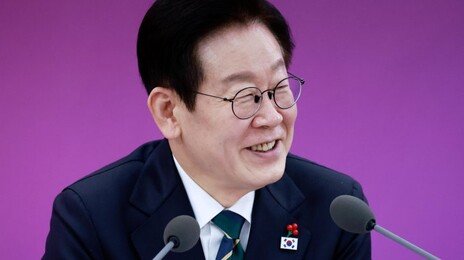 李대통령 “문제만 지적한다고 아내에게 야단맞아”
