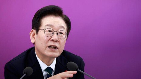 李대통령 “사인한 문서 내용도 몰라…업무보고 6개월뒤 다시 할것”