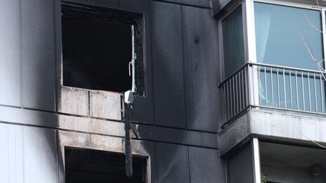 성탄 앞두고 방이동 아파트 화재…70대 부부 중상