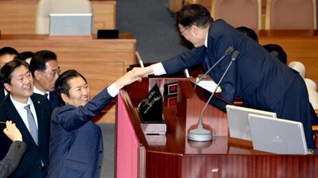 ‘허위정보 손배법’ 통과…정치인도 ‘손해액 5배’ 청구 가능