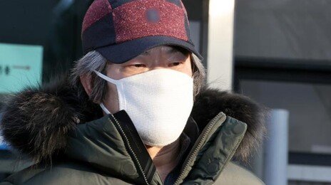 조두순, 법정서 뒷짐 진 채 “반성”…검찰, 징역 2년 구형