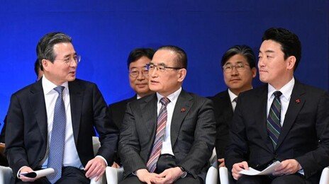 [김순덕의 도발] 다시 ‘청와대정부’는 반대다(2)