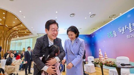 李대통령, 인천 해인교회서 성탄 예배…교인들과 비빔밥 오찬