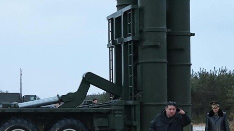 北, 美핵잠 부산 입항에 “상응 조치” 위협… 신형 요격미사일 발사, ‘북한판 사드’ 관측