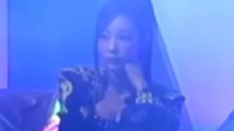 “턱 괴고, 리액션 없어” 제니 무대 ‘태도 논란’에 에스파 지젤 해명