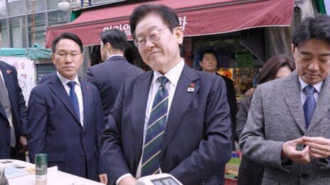 李대통령, 야쿠르트 사먹더니 “죽은 여동생도 야쿠르트 장사했다”