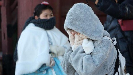 출근길 ‘-11도’ 전국 한파특보…최강 추위에 손발 꽁꽁