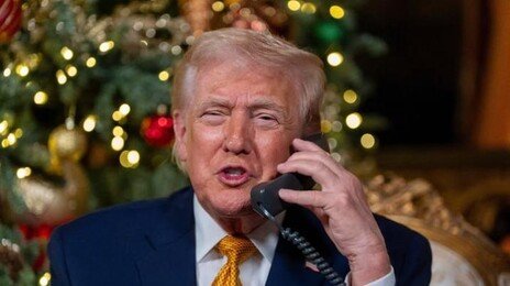 트럼프 “나쁜 산타 美침투 막아줄게”…동심보다 정치 메시지