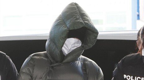 ‘마약 혐의’ 황하나, 영장심사 출석…“혐의 인정?” 질문에 묵묵부답