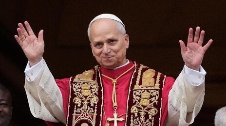 레오14세 즉위후 첫 성탄메시지  “고통받는 우크라 위해 기도를”