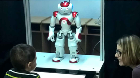 로봇 활용한 자폐아 치료, 사람이 한 치료와 효과 비슷했다