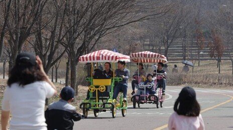韓근로시간 10년새 20% 줄고, 가족·친구와 보내는 시간 2∼3배로