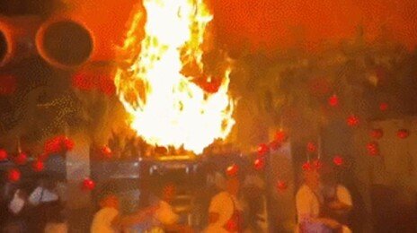 발리 식당 ‘불쇼’ 하다 천장까지 활활…아수라장 됐다