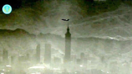 中, 대만 둘러싸고 실탄 사격훈련…수도 심장부 드론 촬영해 위협도