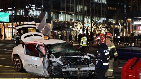 70대 택시 운전사 연쇄 추돌…종각역 시민들 덮쳐 1명 숨져