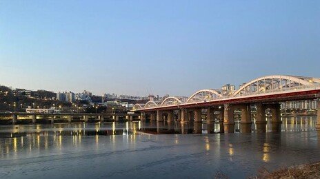 올겨울 처음으로 한강 얼었다…지난해보다 37일 일러