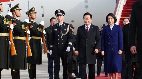 李 베이징 도착…中, ‘차관급 → 장관급’ 달라진 공항 의전