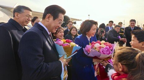 ‘차관보→장관’ 영접 격높인 中… 李 “한중관계 새로운 30년 출발”