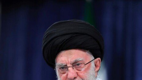 “하메네이,생존집착… 反정부시위 진압 실패대비 러 망명 준비”