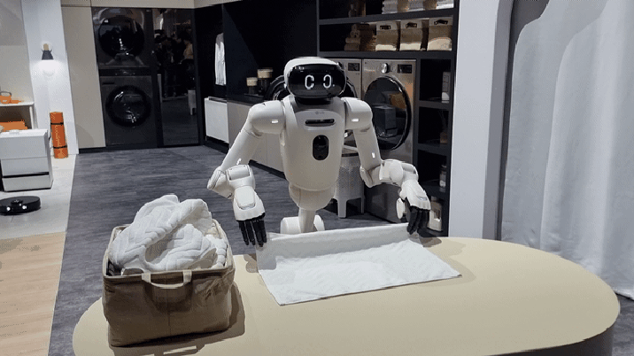 “빨래 개고 냉장고 문 연다” LG로봇 ‘가사 제로’ 시대 여나