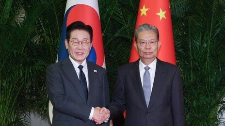 李대통령, 자오러지 만나 “양국 발전에 전인대 역할 중요”