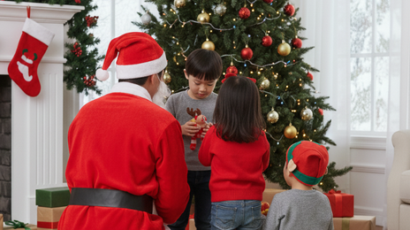 “산타 알바 했는데, 키 작고 어색하다고 시급 못받아”