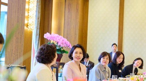 김혜경 여사, 재중 한인여성 만나 “눈물로 버텨주신 덕분에 한중 관계 다시 도약”