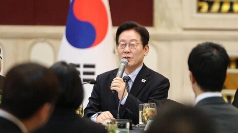 李대통령 “北과 모든 통로 막혀…시 주석에게 ‘중재자’ 역할 요청”