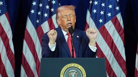 트럼프 “베네수 원유 5000만배럴 美인도…시장가 판매, 수익금은 내가 관리”