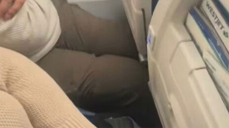 “닭장 좌석에 다리도 못 펴”…캐나다 항공기에 승객들 부글부글