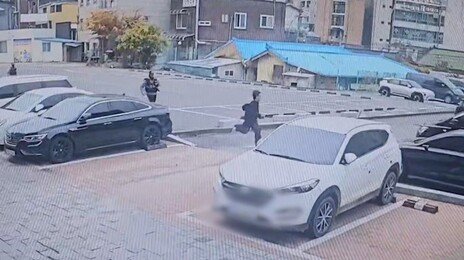 수배 차량 버리고 1㎞ 추격전…외출 중이던 군인이 잡았다