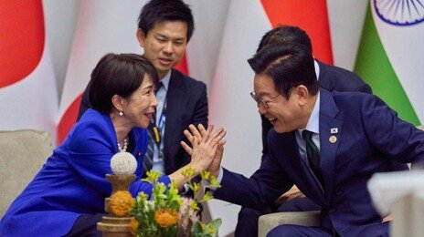 고립무원 日 “다카이치, 다케시마로 한국 자극말라”