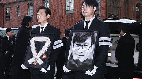 정우성 “자신에게 엄격했던 선배님, 고독해 보였다” 故안성기 추모사