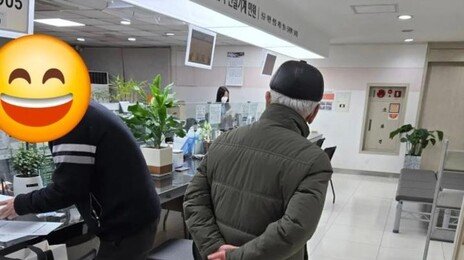 “운전대 놔야하나” 우울한 70대…가족의 깜짝 선물은?